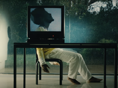 Кадр из клипа Mount Everest