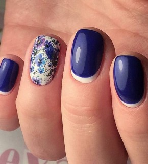 Синий маникюр: как и с чем носить  