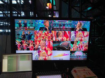 Хто проти білявок