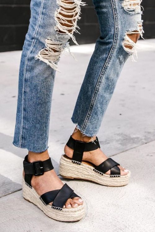 Сексуальная летняя обувь на танкетке