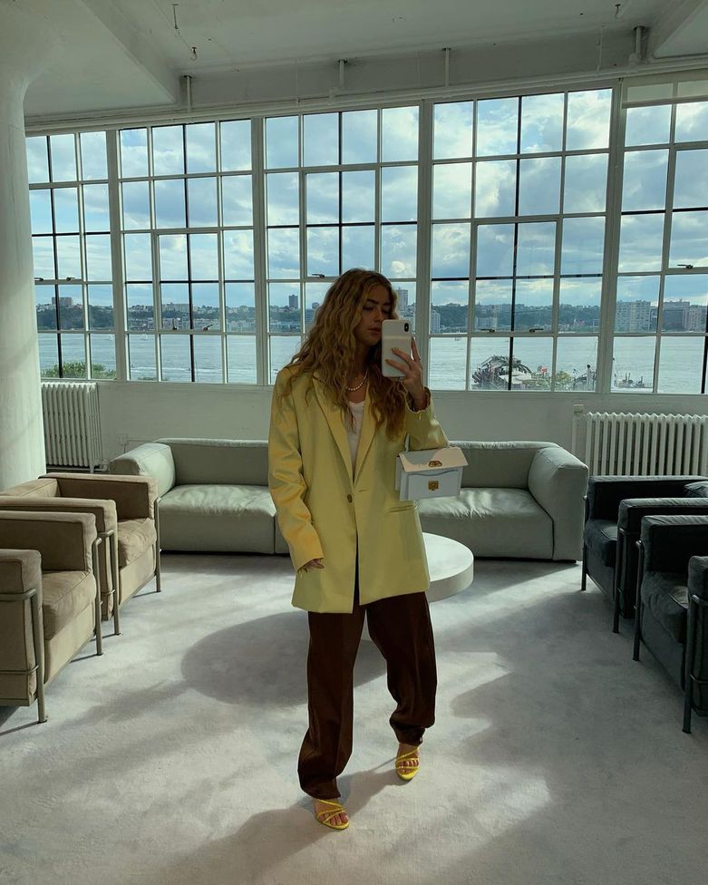 Блейзеры контрастных цветов — модный тренд 2021