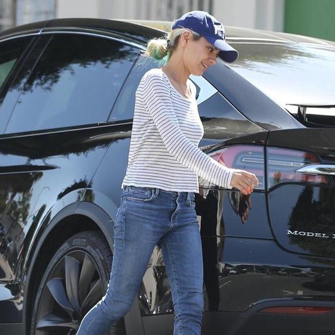 Мила Кунис покрасилась в блонд