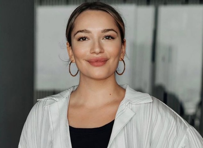 Старша дочка Мозгової дебютувала як художниця на виставці у Бельгії