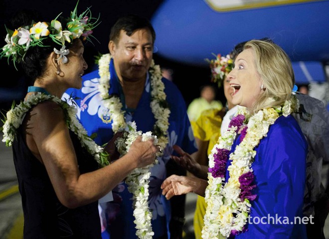 Хиллари Клинтон прилетела на острова Кука