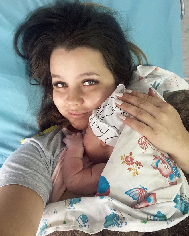 Влада Роговенко народила сина