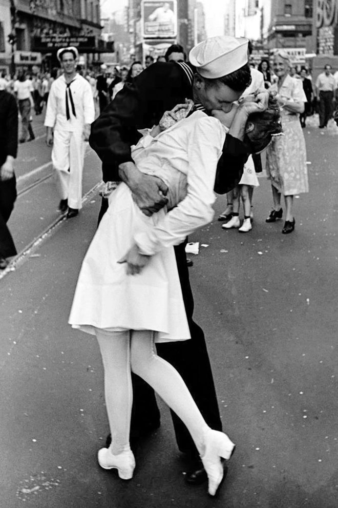 Вторая мировая война в фото: "Поцелуй на Таймс-сквер"