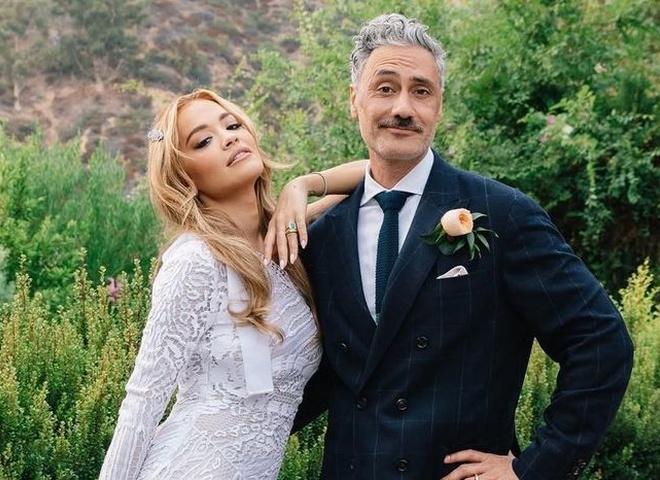 Рита Ора зізналася, що сама запропонувала Тайці Вайтіті одружитися на ній