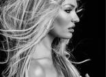 Кэндис Свейнпол в рекламе Bombshell