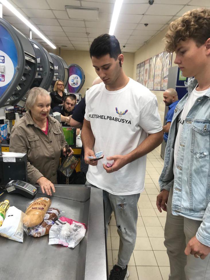 В Украине прошла шестая волна всеукраинского флешмоба #letshelpbabusya