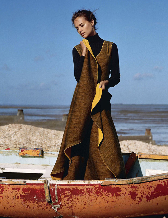 Алісія Вікандер в фотосесії для British Vogue