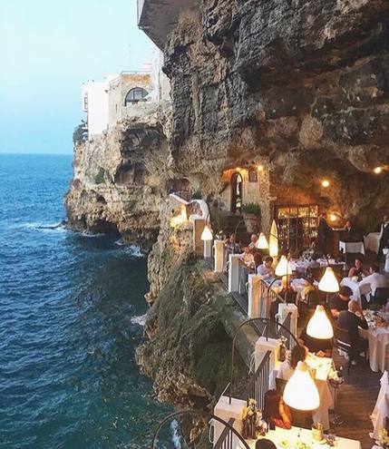 10 самых оригинальных ресторанов мира: Grotta Palazzese. Полиньяно-а-Маре, Италия