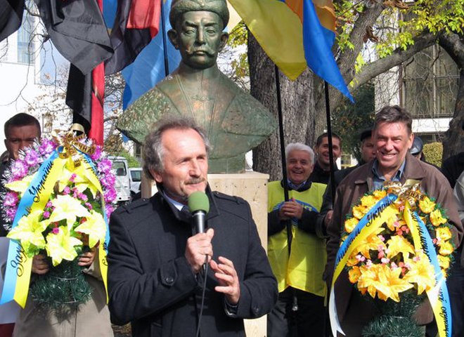 Українські націоналісти відкрили символічний пам'ятник Івану Мазепі в Києві
