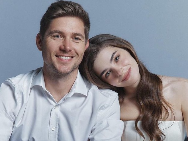 Остапчук привітав третю дружину з 24-річчям і показав її у білій сукні