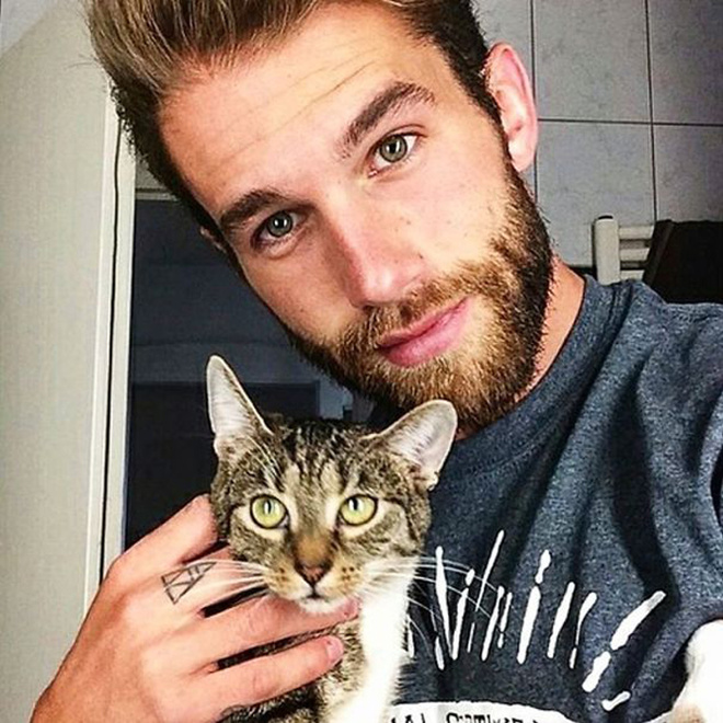 Лучший Инстаграм аккаунт "Горячие парни с котятами"