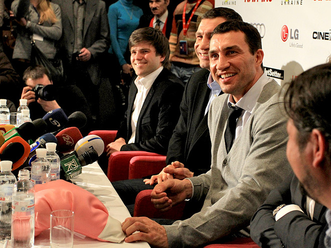 В Кличко бросили перчаткой