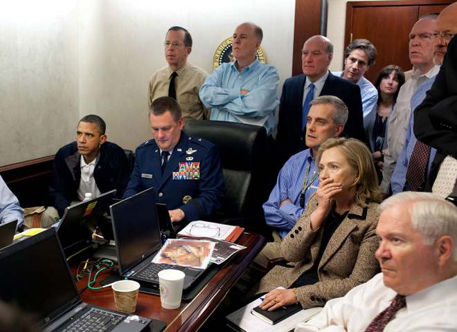 Обама смотрит убийство бен Ладена