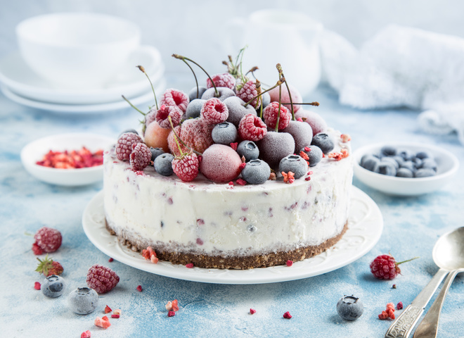 Йогуртовый пирог с ягодами: пошаговый рецепт