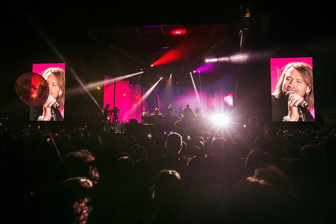 Олег Винник дав концерт у пам'ять про батьків