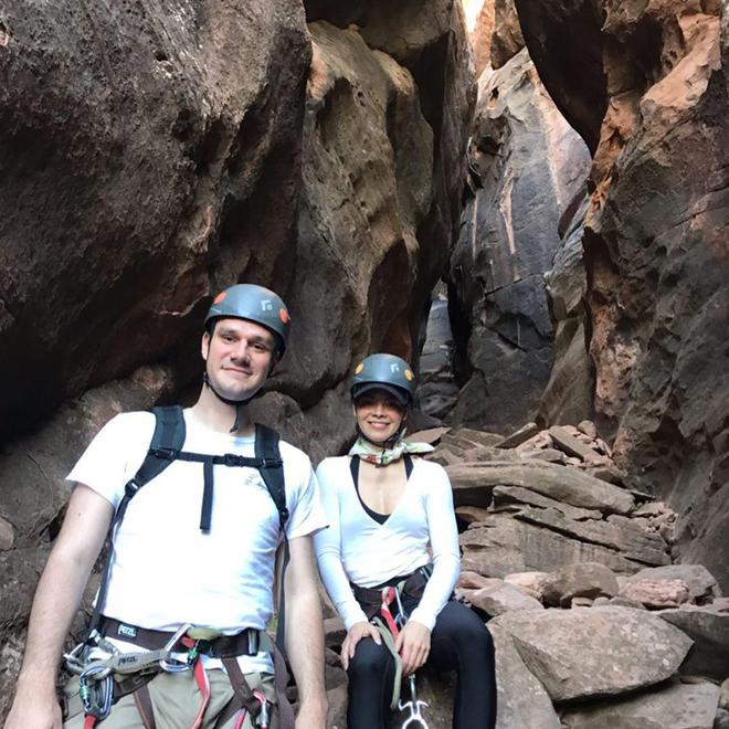 Купер Хефнер і Скарлетт Бірн