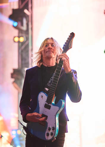 Антитіла в стадионном туре Hello