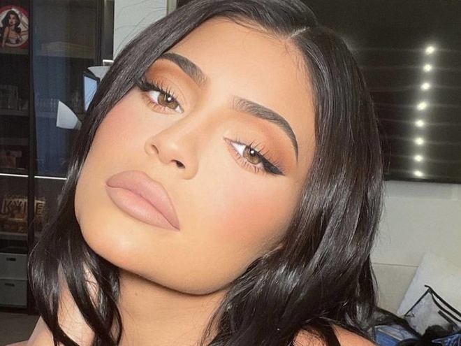 Обережно, гаряче: Кайлі Дженнер позує в голій сукні Alexander Wang