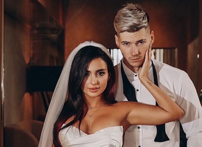 Трінчер і Волошин офіційно оголосили про розлучення через рік після весілля