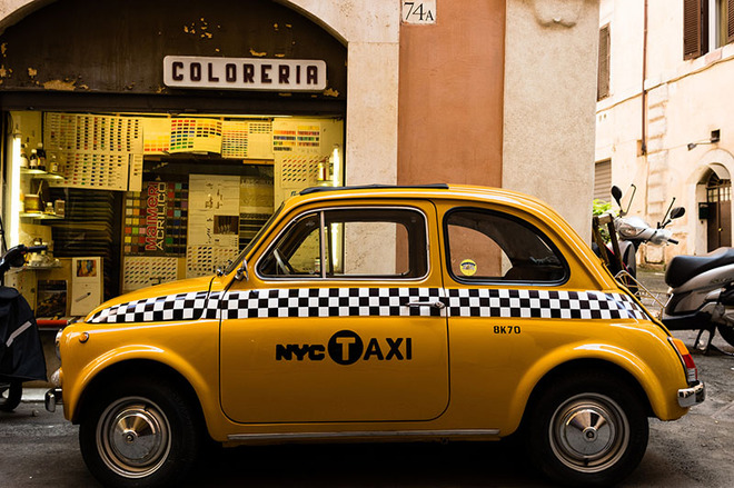 Как ловить такси в разных странах мира