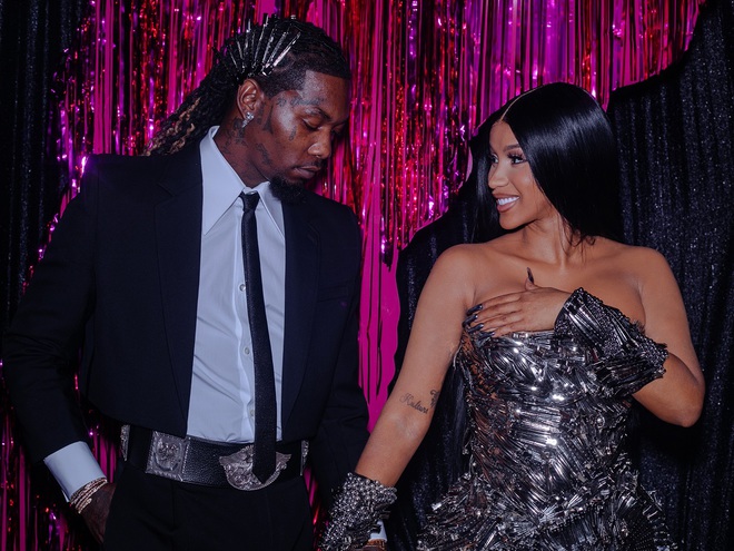 Карді Бі оголосила про вагітність через рік після народження третьої дитини