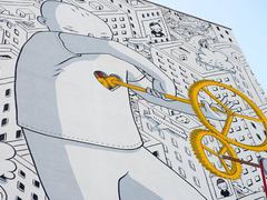 Киевский мурал о любви "Love Runs the World"