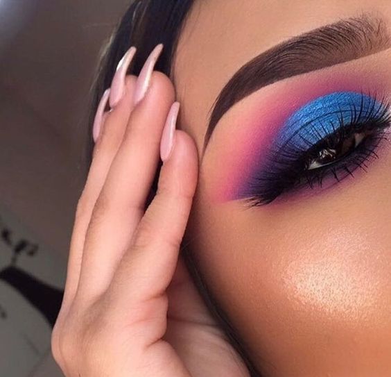 Блакитні тіні в макіяжі