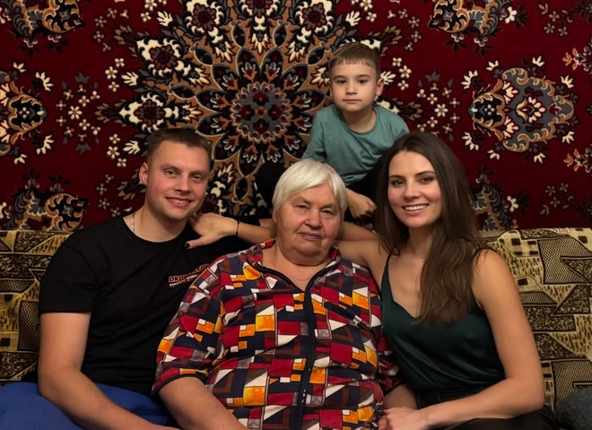 Антоніна Хижняк показала бабусю та квартиру, в якій виросла