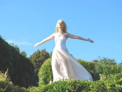 Мика Ньютон