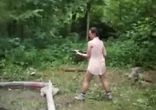Девушка стреляет с Калашникова