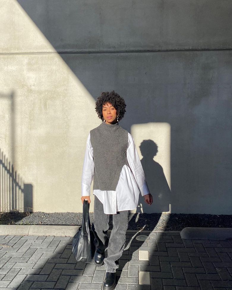 С чем носить джинсы весной 2021: жилет