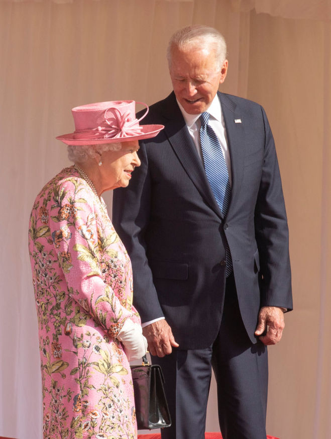 Елизавета ІІ и Джо Байден