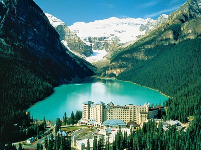 Отели, в которых турист обязан провести ночь: отель Fairmont Chateau Lake Louise