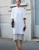 Как носить total white в прохладную погоду (фото)