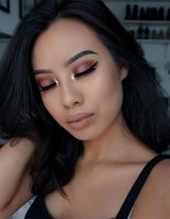 Тренд интернета: праздничный макияж, как у куклы 