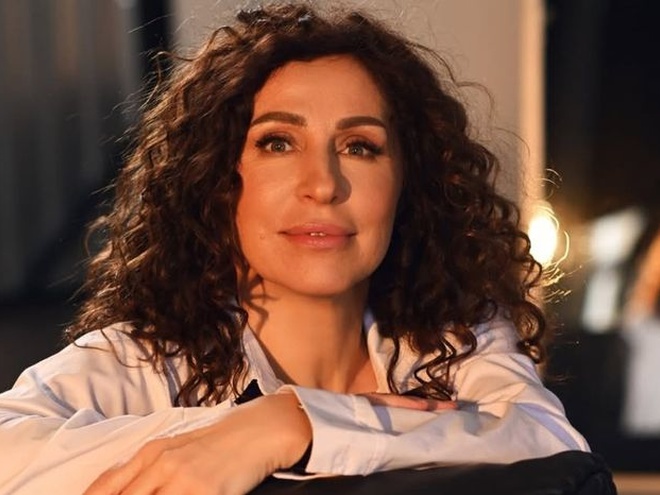 Відома українська ведуча отримала новий паспорт за кордоном