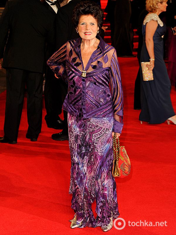 Наряди гостей на прем'єрі Бонда