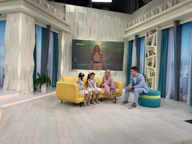 Дочки KAMALIYA спробували себе в якості телеведучих