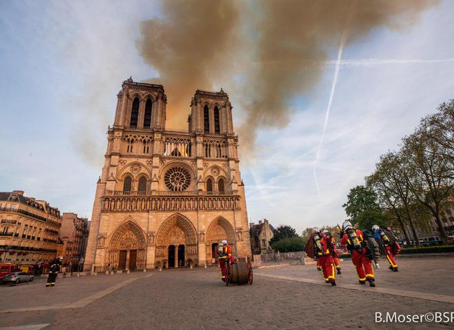Пожежа в соборі Паризької Богоматері: реакція знаменитостей