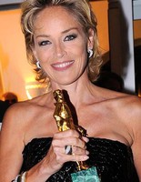 Коштовності Damian вибирає  Шерон Стоун