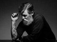 Мужчина стал моделью в 60 лет