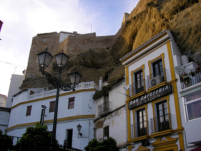 Сетениль-де-лас-Бодегас: загадочный город в скале