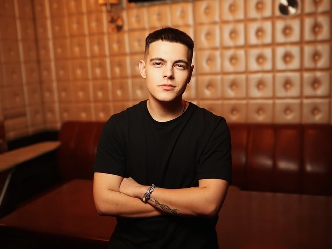 Відомий співак зустрівся зі своєю бабусею, яка три роки жила в окупації