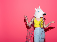 Популярный тренд: брендированная Insta-маска