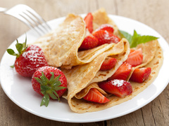 Блинчики с клубникой