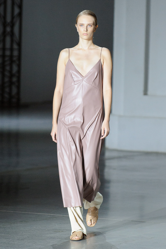 Показ VOROZHBYT & ZEMSKOVA на Ukrainian Fashion Week noseason sept 2021