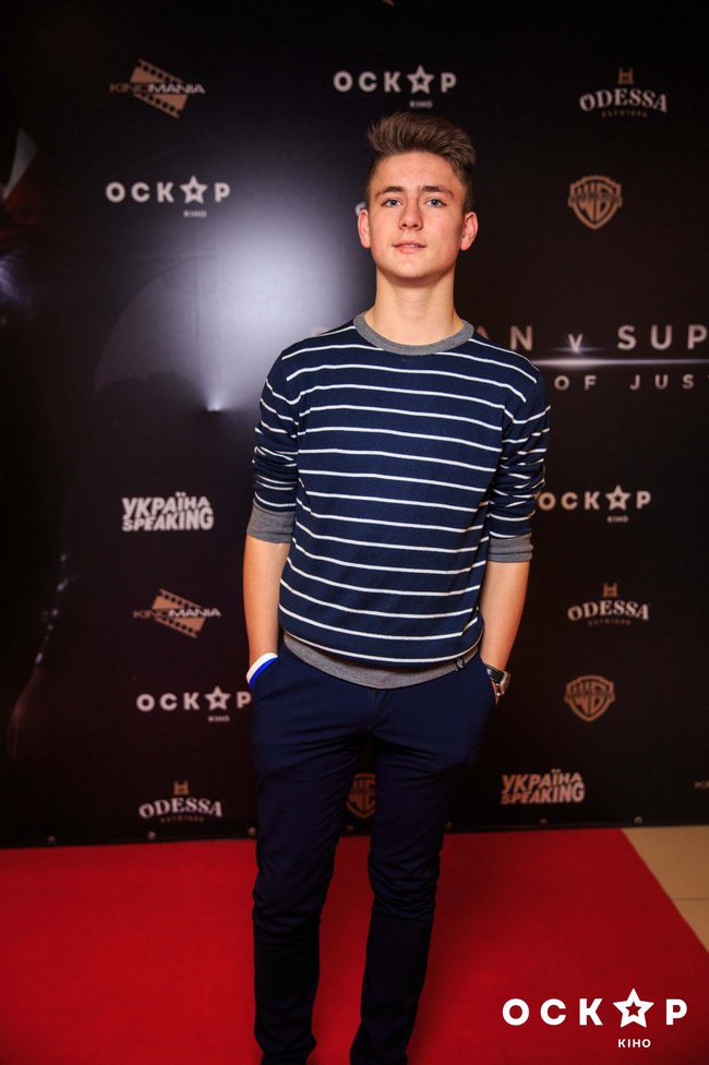 Бэтмен против Супермена премьера